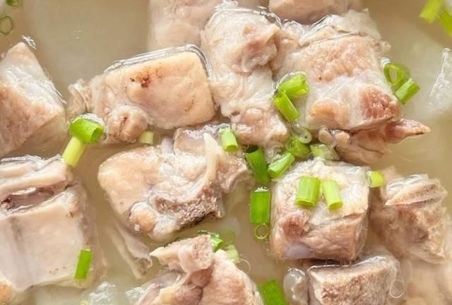 冬瓜被称为“夏天第一瓜”，推荐八种冬瓜汤做法，润肺生津降火气
