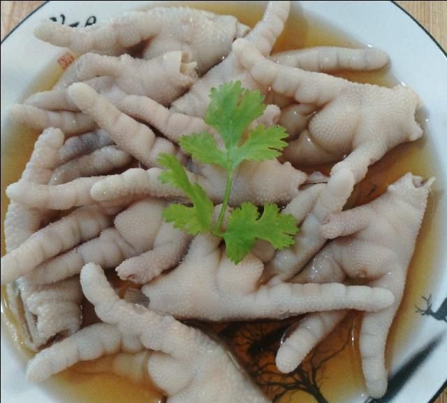 上海糟鸡爪的家常做法，步骤简单，香辣入味，糟香四溢，风味独特