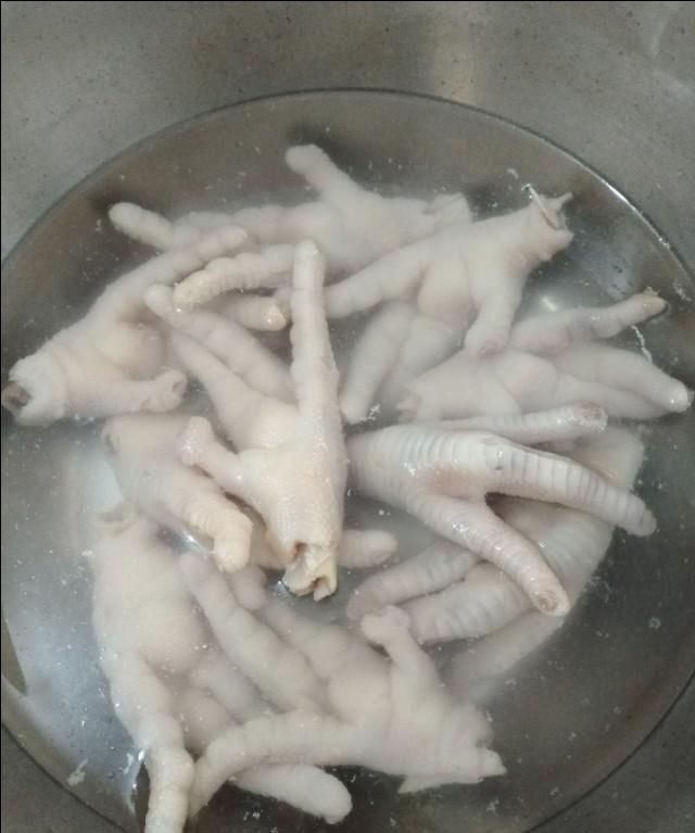 上海糟鸡爪的家常做法，步骤简单，香辣入味，糟香四溢，风味独特