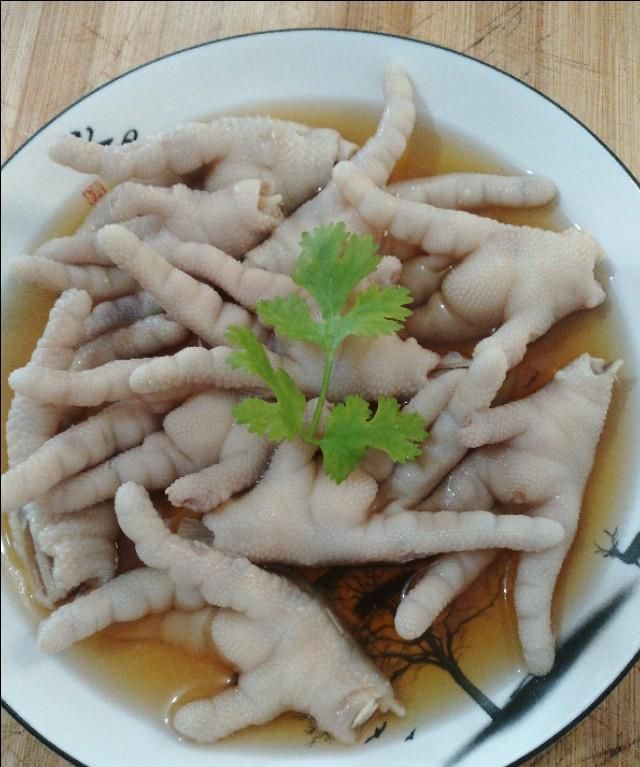 上海糟鸡爪的家常做法，步骤简单，香辣入味，糟香四溢，风味独特