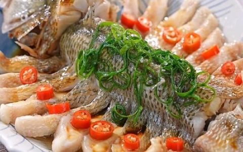 清蒸鲈鱼好吃的秘诀你知道么(清蒸鲈鱼最经典做法)