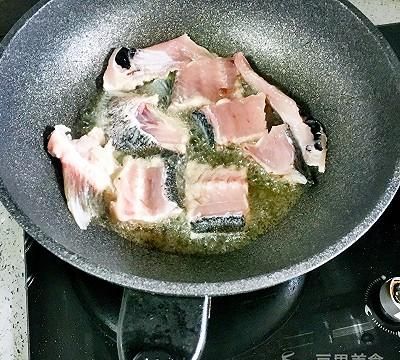 麻辣鱼火锅的做法