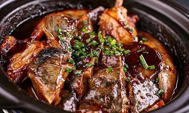 【香料和美食的秘密15】勾魂砂锅鱼头，原来只需要一种辣椒酱