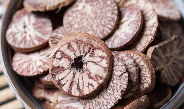 槟榔是什么东西，它到底有什么作用？为什么年轻人都喜欢嚼槟榔？