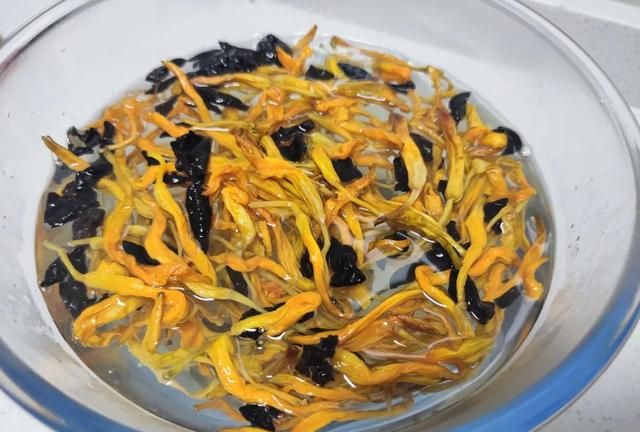 铁是菠菜20倍，中老年常吃，养血气，安神解郁，降脂健脑，抗衰老