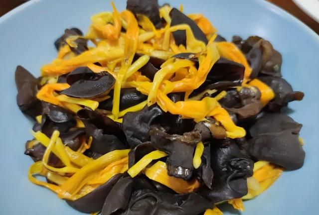 铁是菠菜20倍，中老年常吃，养血气，安神解郁，降脂健脑，抗衰老
