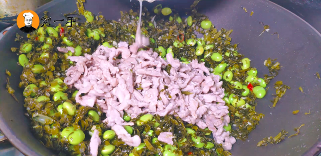 雪菜肉丝万万不可直接下锅炒，记得多做这一步，肉丝嫩滑超下饭