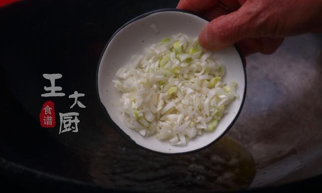 传统东北菜——雪里蕻炖豆腐，味道咸鲜，香味独特