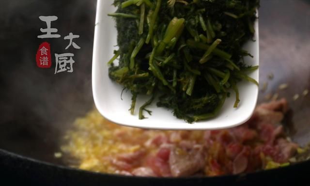 传统东北菜——雪里蕻炖豆腐，味道咸鲜，香味独特