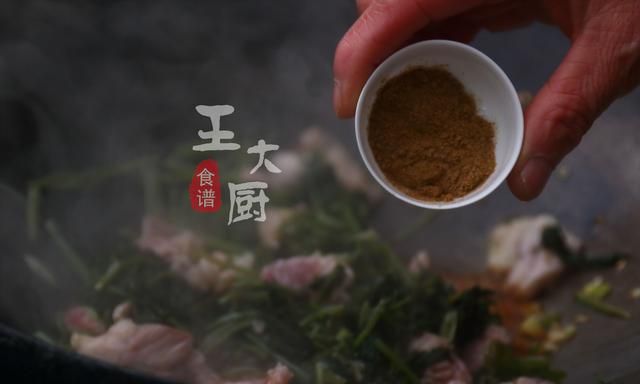 传统东北菜——雪里蕻炖豆腐，味道咸鲜，香味独特