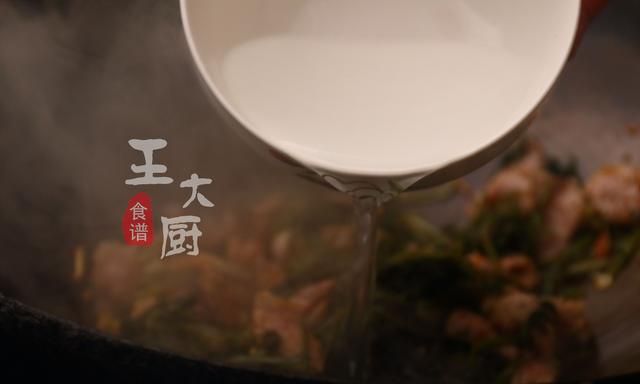 传统东北菜——雪里蕻炖豆腐，味道咸鲜，香味独特