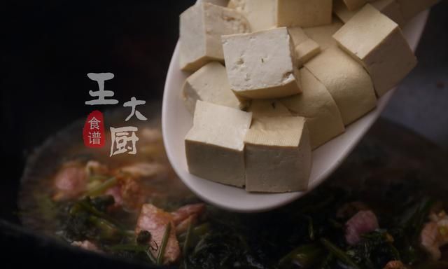 传统东北菜——雪里蕻炖豆腐，味道咸鲜，香味独特