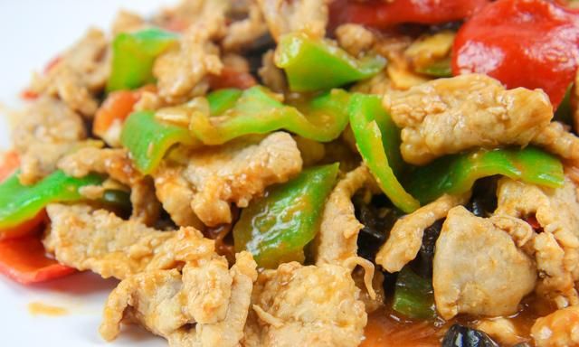 经典四川名菜锅巴肉片这样做，酥香中带着肉片的嫩滑，家人都爱吃