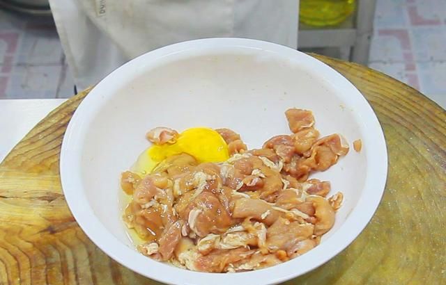 经典四川名菜锅巴肉片这样做，酥香中带着肉片的嫩滑，家人都爱吃