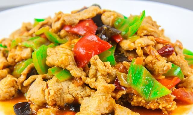 经典四川名菜锅巴肉片这样做，酥香中带着肉片的嫩滑，家人都爱吃