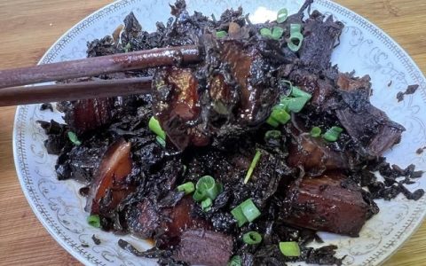 梅干菜烧肉怎么做才能肥而不腻(梅干菜烧肉梅干菜泡发多少时间)