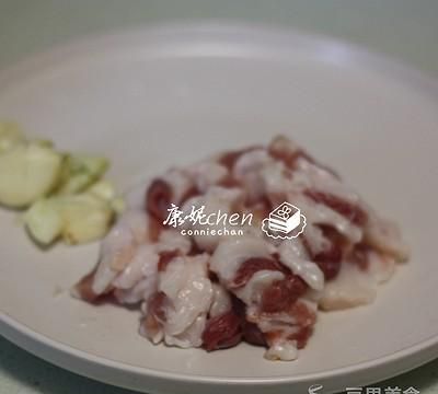 花菜炒五花肉的做法
