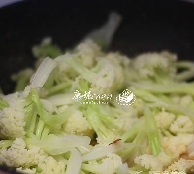 花菜炒五花肉的做法