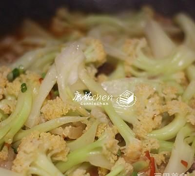 花菜炒五花肉的做法