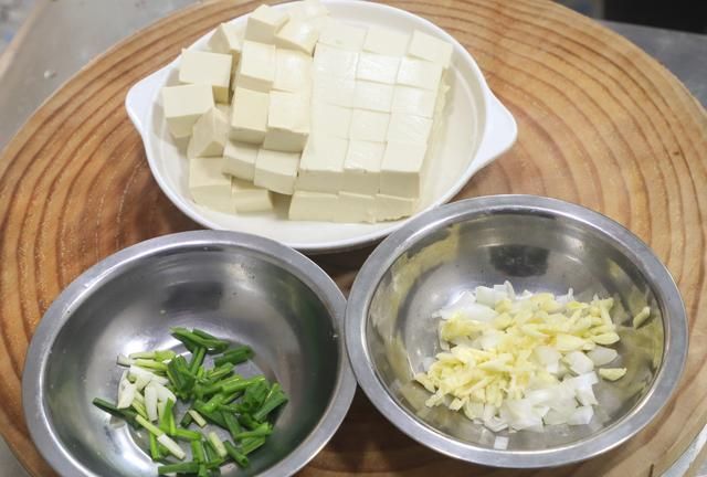 大厨在家教你做麻婆豆腐，豆腐麻辣鲜嫩还不碎，开胃下饭必备菜