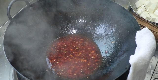 大厨在家教你做麻婆豆腐，豆腐麻辣鲜嫩还不碎，开胃下饭必备菜