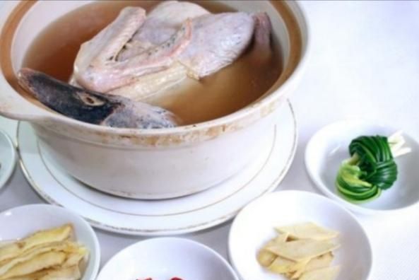 补气当归鸭，药食同源，秋冬餐桌上不可少的一道汤。