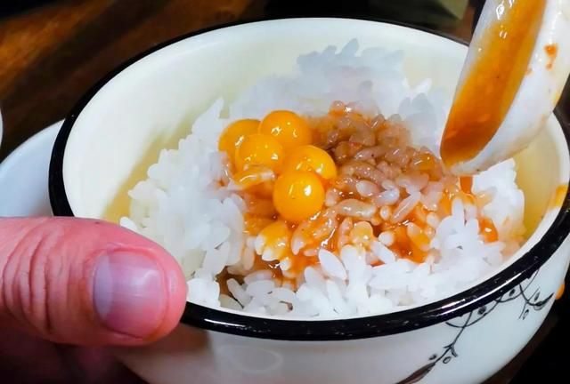 请空姐吃牛鞭烧甲鱼，灌醉一排美女，今天运动会大汗淋漓，得补补