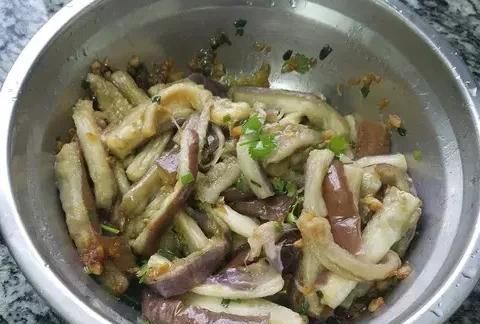 茄子怎么凉拌好吃又简单(凉拌一品茄子做法)图10