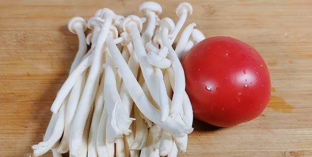 立秋后，喝鱼汤鸡汤不如喝蘑菇汤，鲜美营养，做法简单，太香了