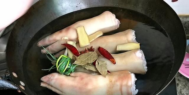 广西特味“酸辣猪蹄”，十几年老配方，秘制泡番茄酸香独特，好吃