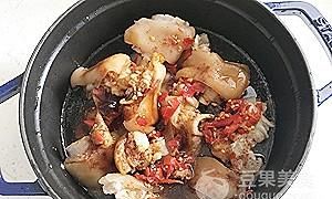 炖烂的香辣猪蹄软糯又美味(五香香辣猪蹄的做法)图7