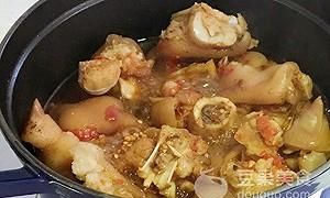 炖烂的香辣猪蹄软糯又美味(五香香辣猪蹄的做法)图9