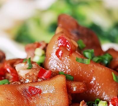 炖烂的香辣猪蹄软糯又美味(五香香辣猪蹄的做法)图15
