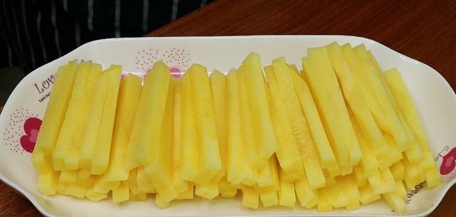自从学会薯条这做法，再也不用出去买了，做法详细讲解，一看就会