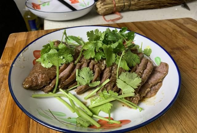 家庭自制酱牛肉，只需牢记这3步，牛肉香嫩又味，比买的好吃