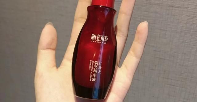 女人不管什么肤质，功效护肤品别乱用，这5款精华才是物超所值