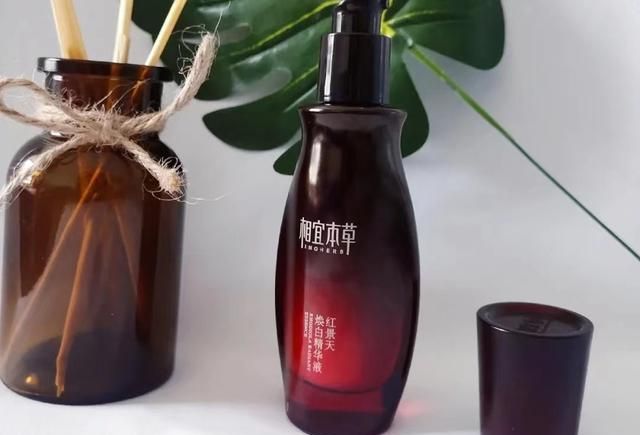 女人不管什么肤质，功效护肤品别乱用，这5款精华才是物超所值