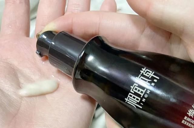 女人不管什么肤质，功效护肤品别乱用，这5款精华才是物超所值