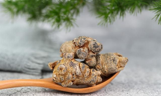 讲一味三七，细数其6大功效，4个细节，原来贵有贵的道理