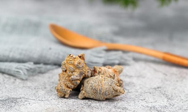 讲一味三七，细数其6大功效，4个细节，原来贵有贵的道理