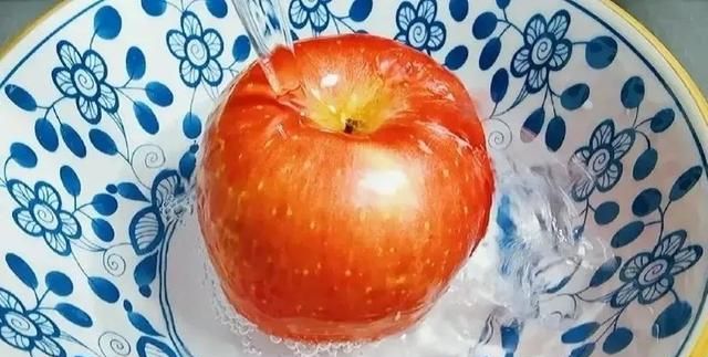 苹果和它煮水吃、补气血安神、延缓点衰老！
