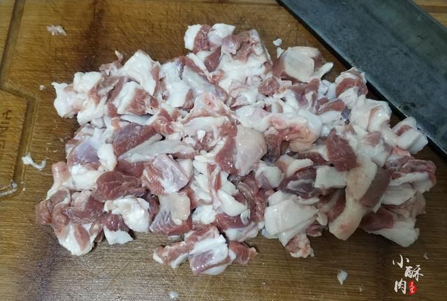 20年烧烤师傅教你烤羊肉串和羊肉串腌制方法，这一味调料千万别加
