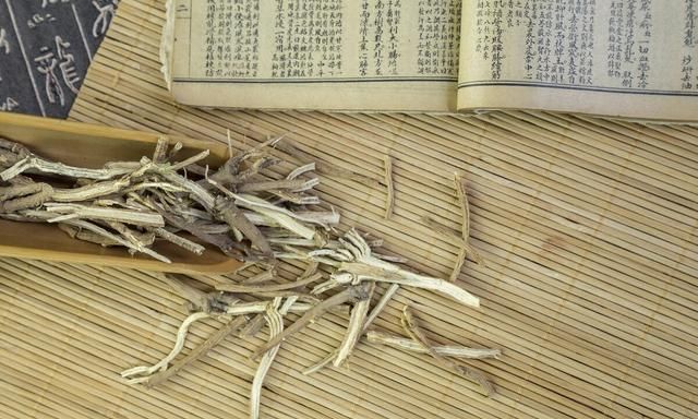 反复发烧用柴胡，情志不畅用柴胡，柴胡到底有哪些功效，你可知否