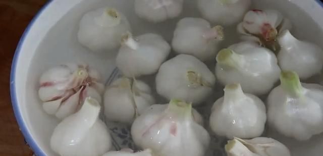 腌蒜菜用什么方法,腌蒜菜图2