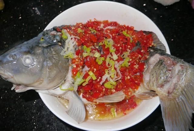 清蒸鲤鱼的12种做法，肉质软嫩，鲜香味美，营养更高一筹