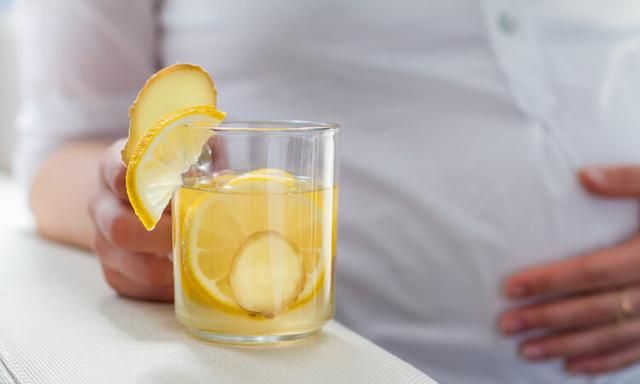 柠檬水怎么喝营养最好？是用冷水泡还是热水泡？很多人做错