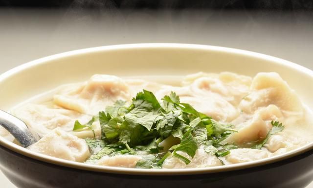 水饺不带汤到底是怎么吃下去的,水饺怎么煮好吃没汤图4