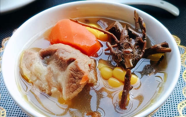 枸杞一身都是宝，根果入药，叶子还能当蔬菜，非常美味，你要尝尝