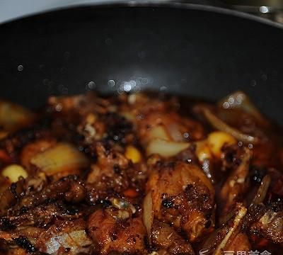 干锅牛蛙的做法