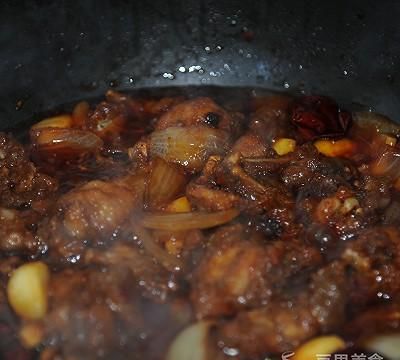 干锅牛蛙的做法